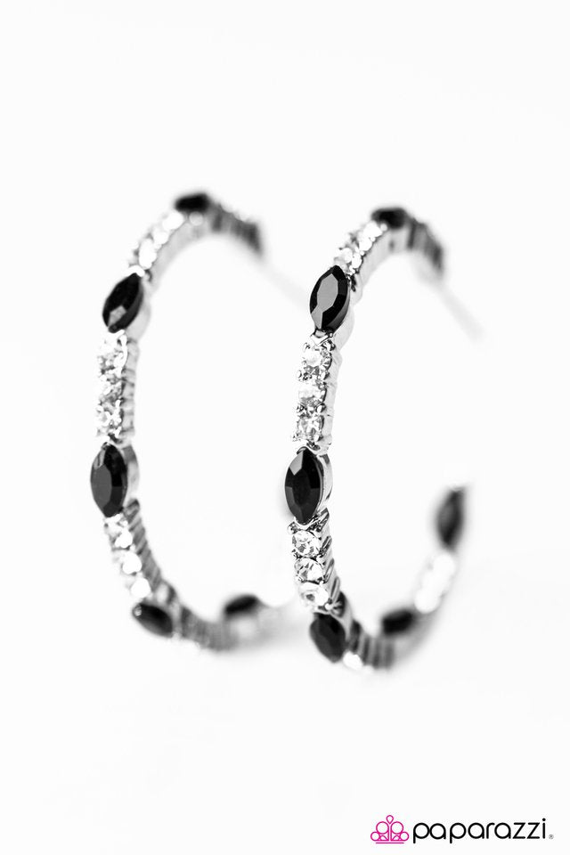 Paparazzi ♥ Icebreaker - Black ♥ Earrings