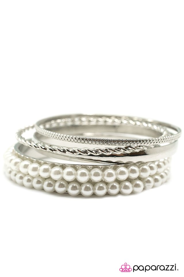 Paparazzi ♥ Modernly Marilyn - White ♥ Bracelet