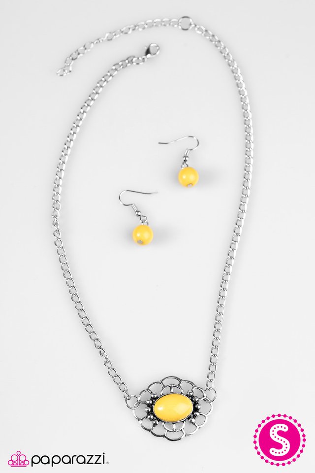 Paparazzi ♥ Every Summer Has A Story - Yellow ♥ Necklace