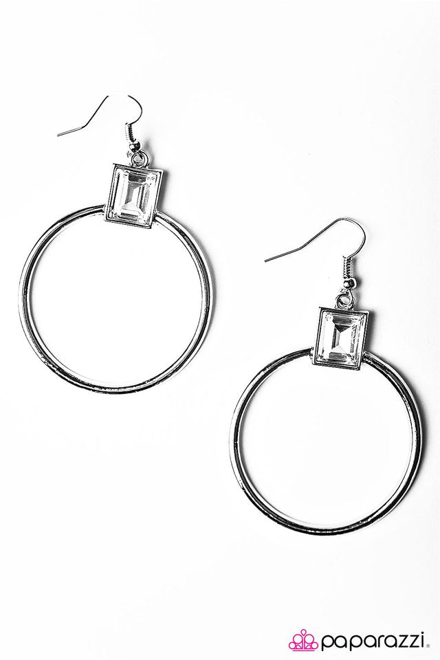 Paparazzi ♥ Keep GLEAMing - White ♥ Earrings