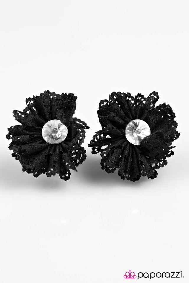 Paparazzi ♥ A LACY Sunday - Black ♥ Hair Clip