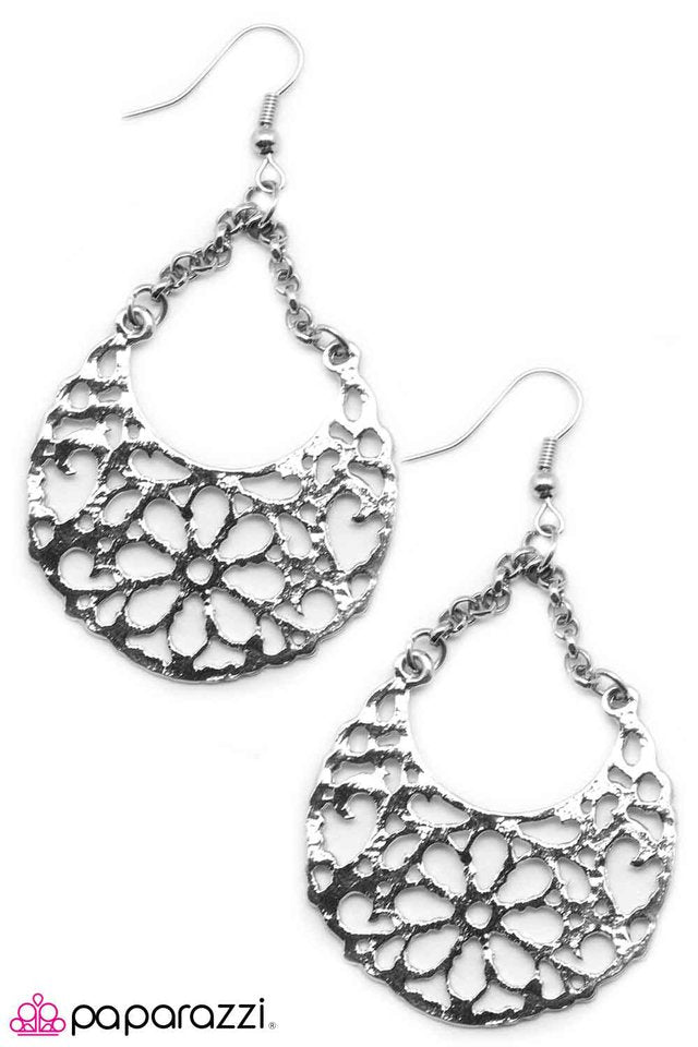 Paparazzi ♥ Filigree and Fancy-Free - Silver ♥ Earrings