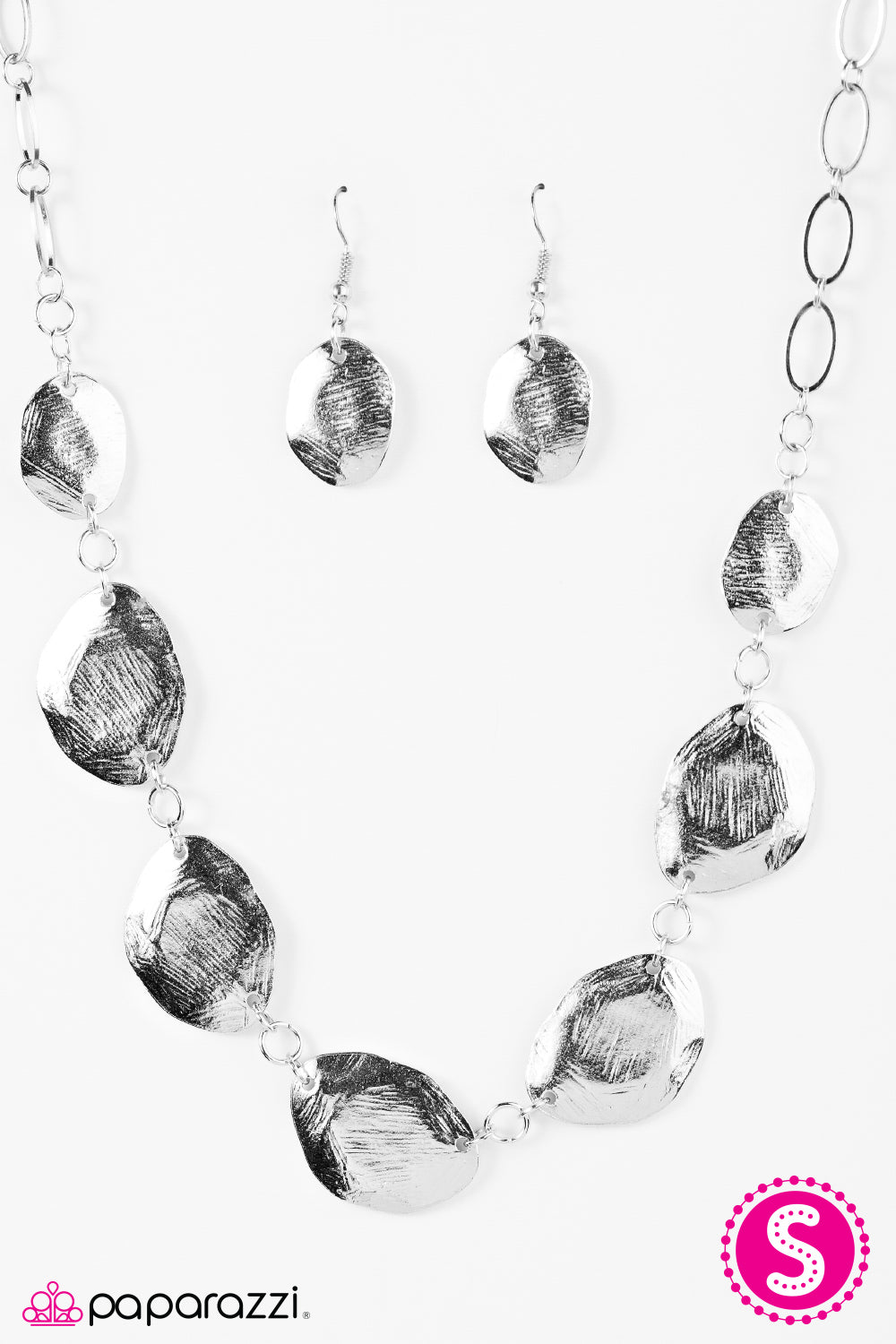 Paparazzi ♥ Hidden Grotto - Silver ♥ Necklace