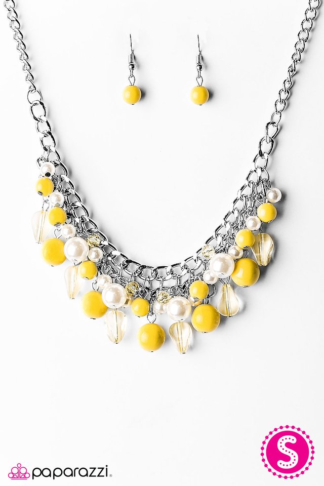 Paparazzi ♥ Vintage Vindication - Yellow ♥ Necklace