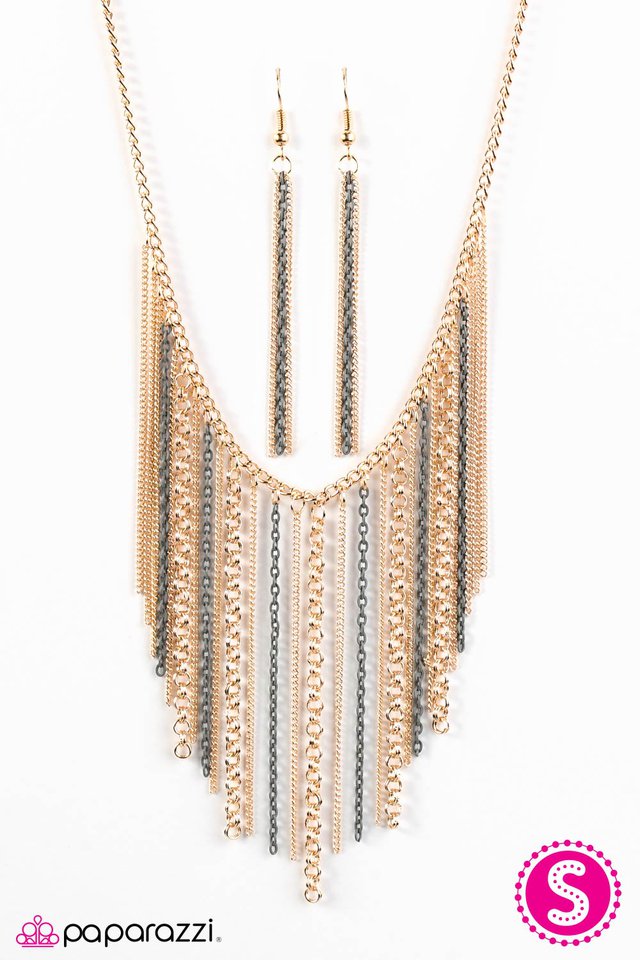 Paparazzi ♥ Dare To Be Different ♥ Necklace