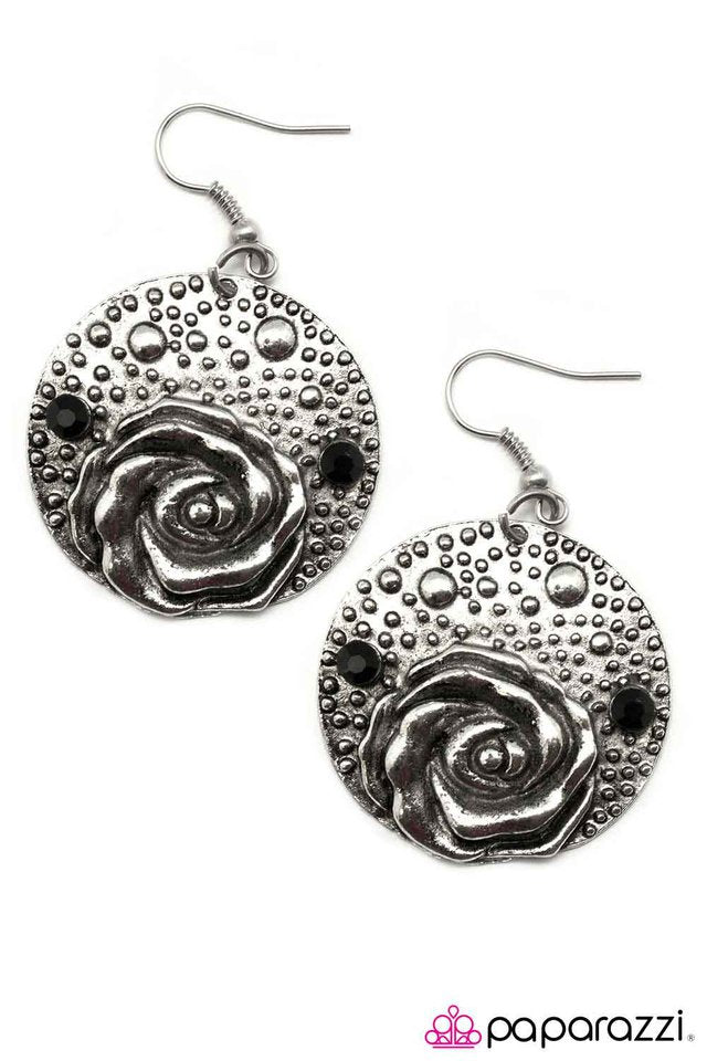 Paparazzi ♥ Under the Stars - Black ♥ Earrings
