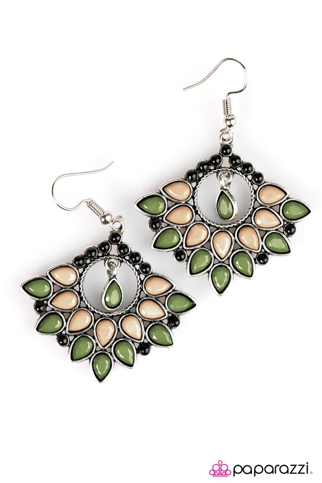Paparazzi ♥ Isla Bella - Multi ♥ Earrings