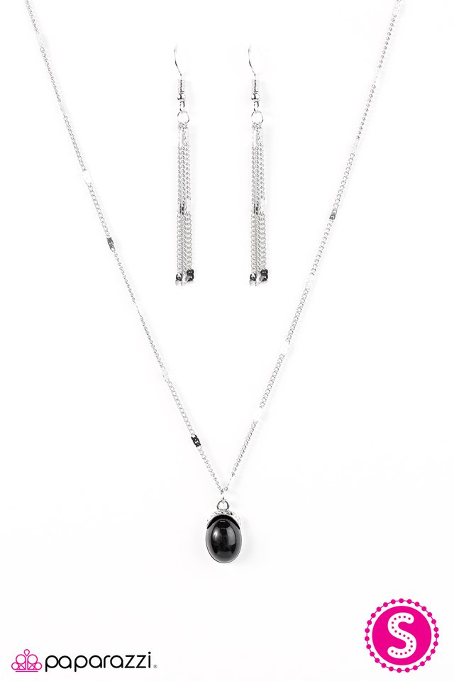 Paparazzi ♥ A Colorful Life - Black ♥ Necklace