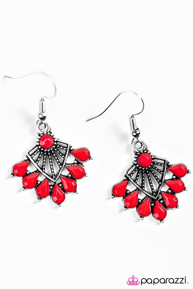 Paparazzi ♥ Find Me Under The Palms - Red ♥ Earrings
