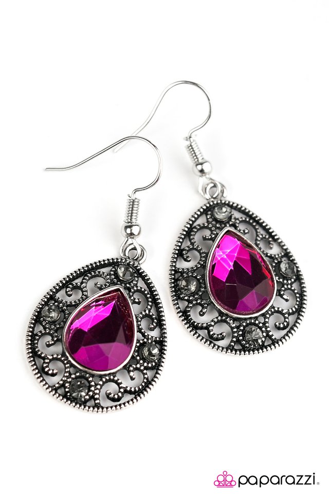 Paparazzi ♥ Queen Monarch - Pink ♥ Earrings