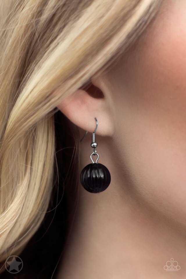 Paparazzi ♥ Break A Leg! - Black ♥ Necklace