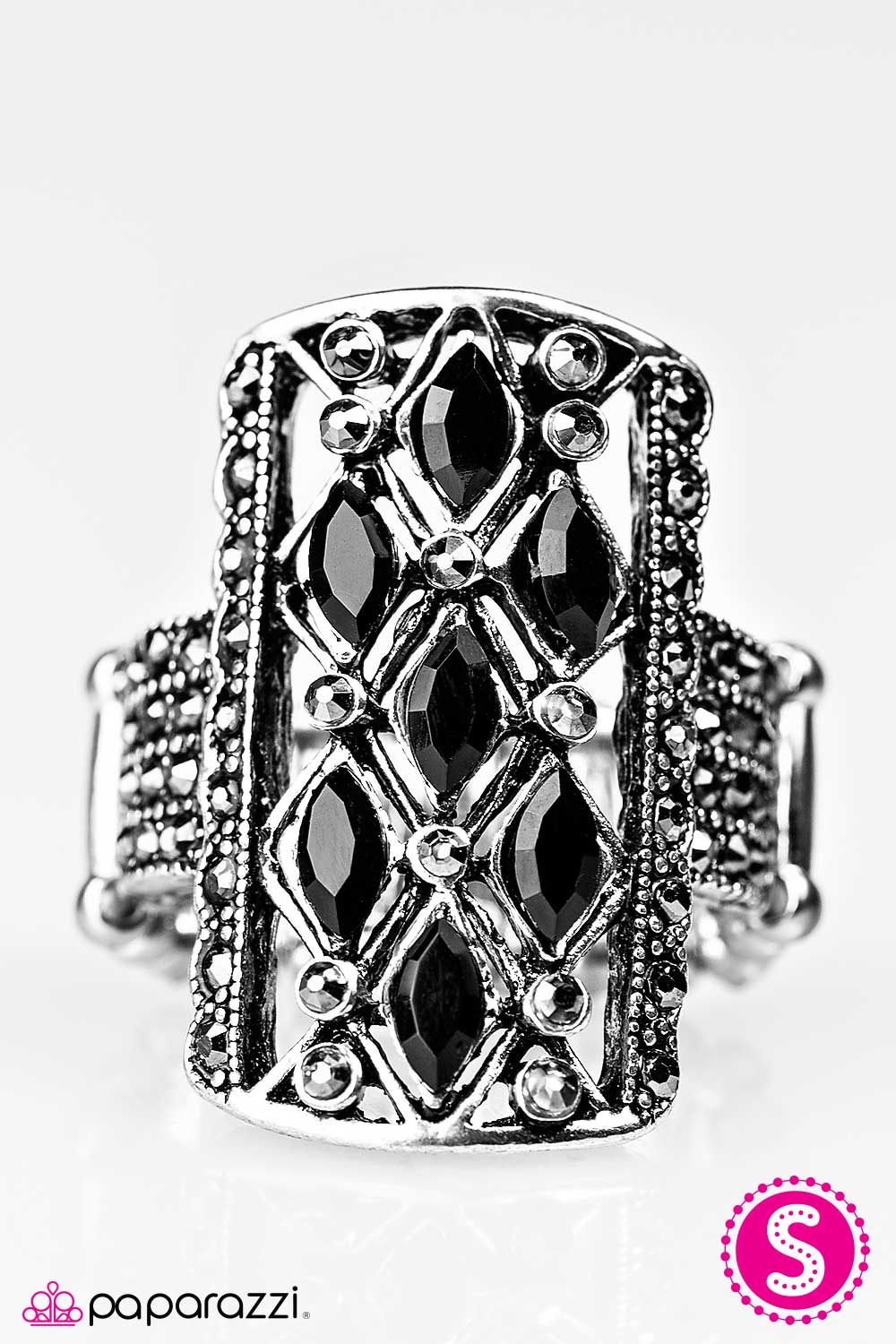 Paparazzi ♥ Let Me Adjust My Crown - Black ♥ Ring