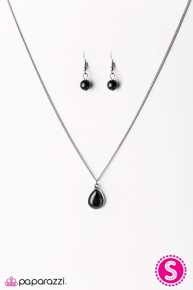 Paparazzi ♥ Its Raining GEMS - Black ♥ Necklace
