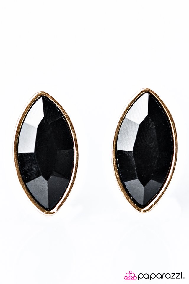 Paparazzi ♥ Fashion Avenue - Black ♥ Post Earrings