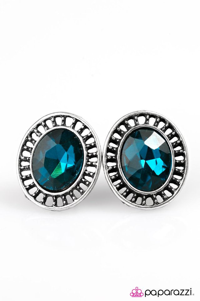 Paparazzi ♥ Maybe Shes Born With It - Blue Post ♥ Post Earrings