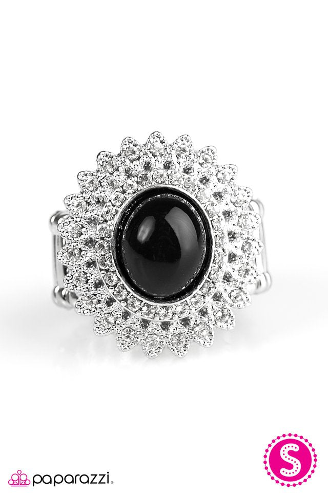 Paparazzi ♥ Born To Shine - Black ♥ Ring