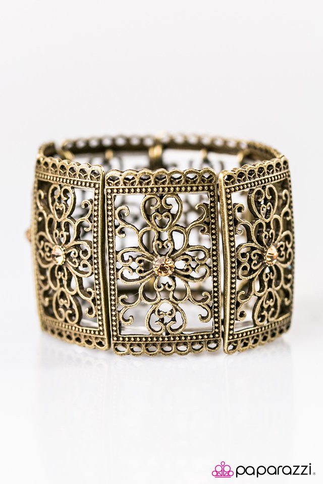 Paparazzi ♥ A Victorian Frame Of Mind - Brass ♥ Bracelet