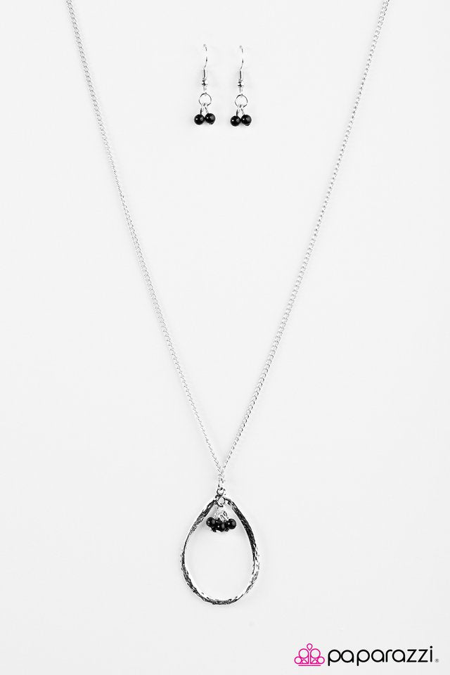 Paparazzi ♥ Summer Skies - Black ♥ Necklace