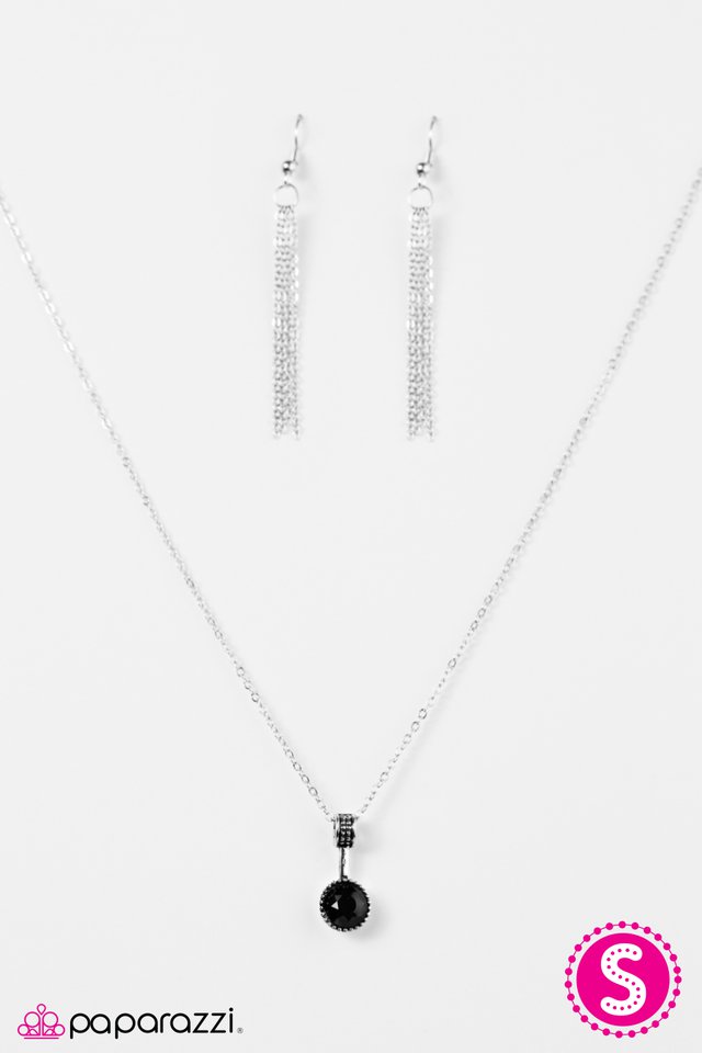 Paparazzi ♥ Spark In The Dark - Black ♥ Necklace