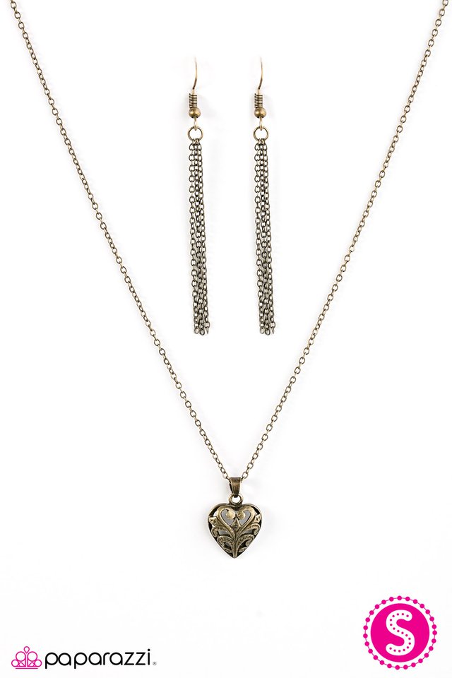 Paparazzi ♥ Its HEART To Believe - Brass ♥ Necklace