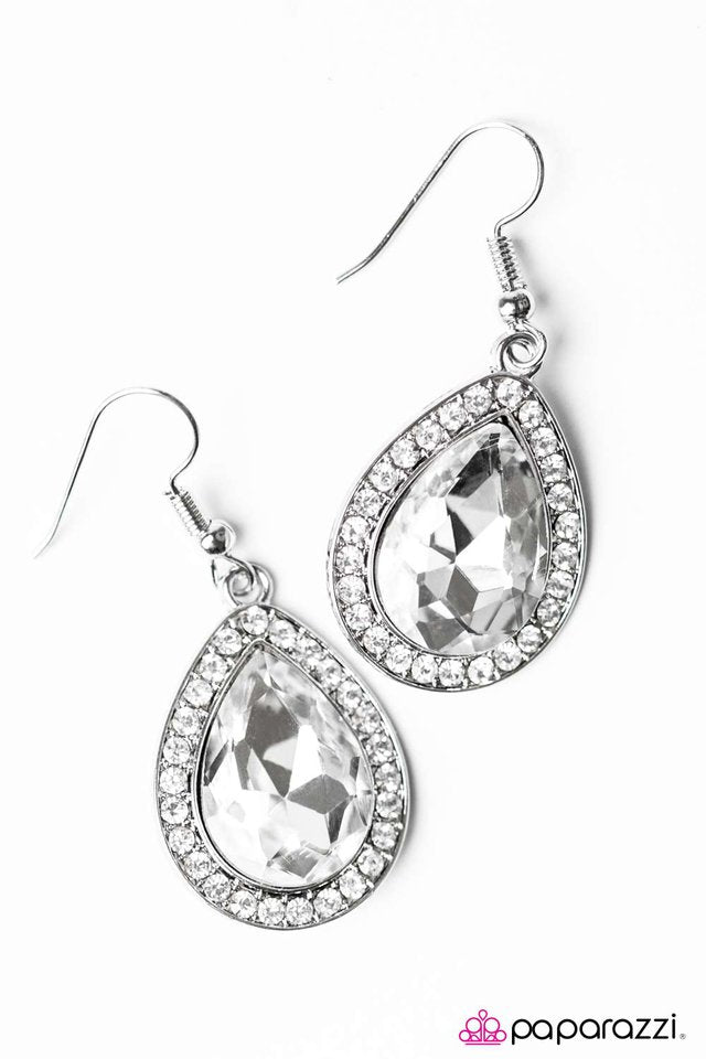 Paparazzi ♥ Are You Sure Thats REGAL? - White ♥ Earrings