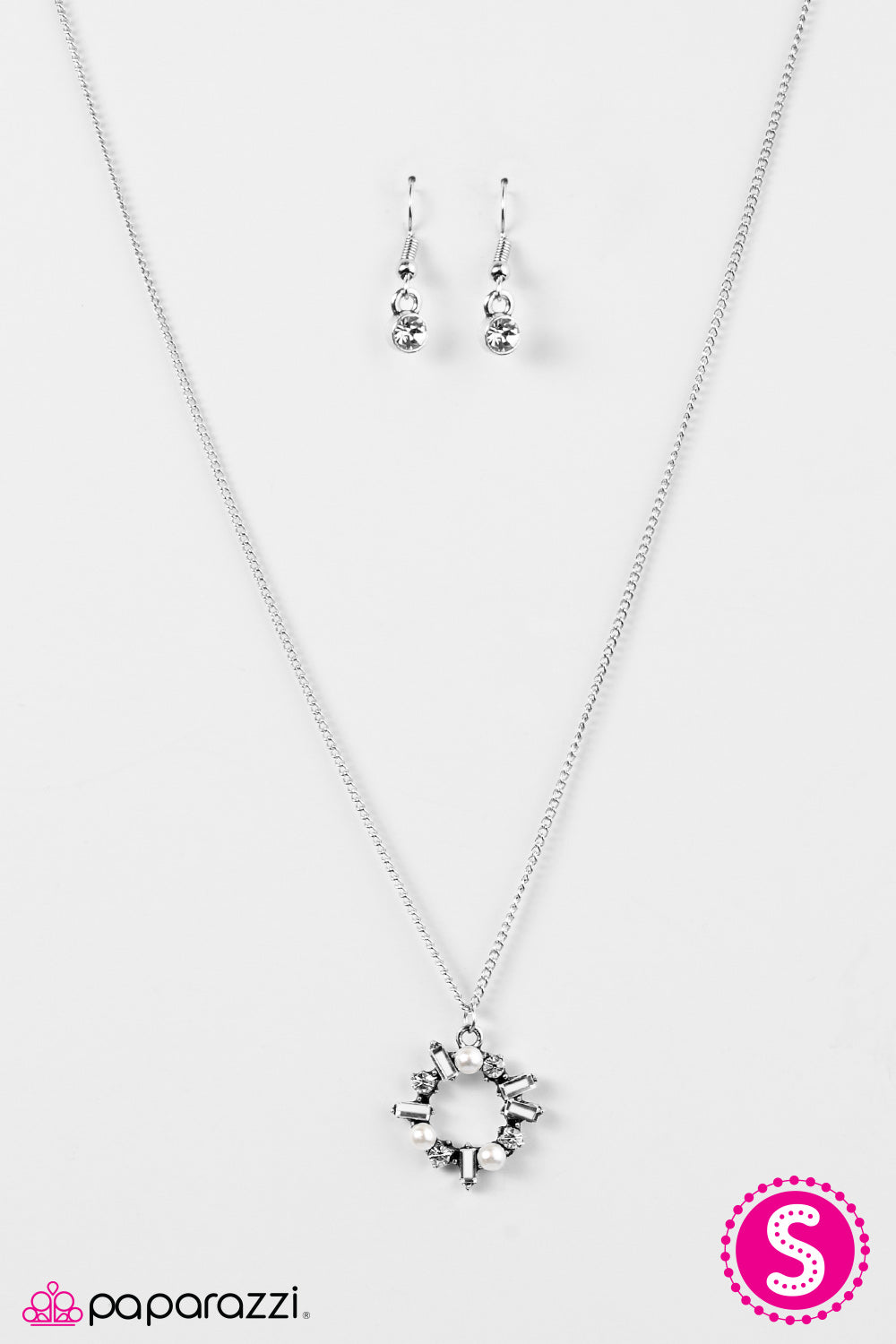 Paparazzi ♥ Treasure Hunter - White ♥ Necklace