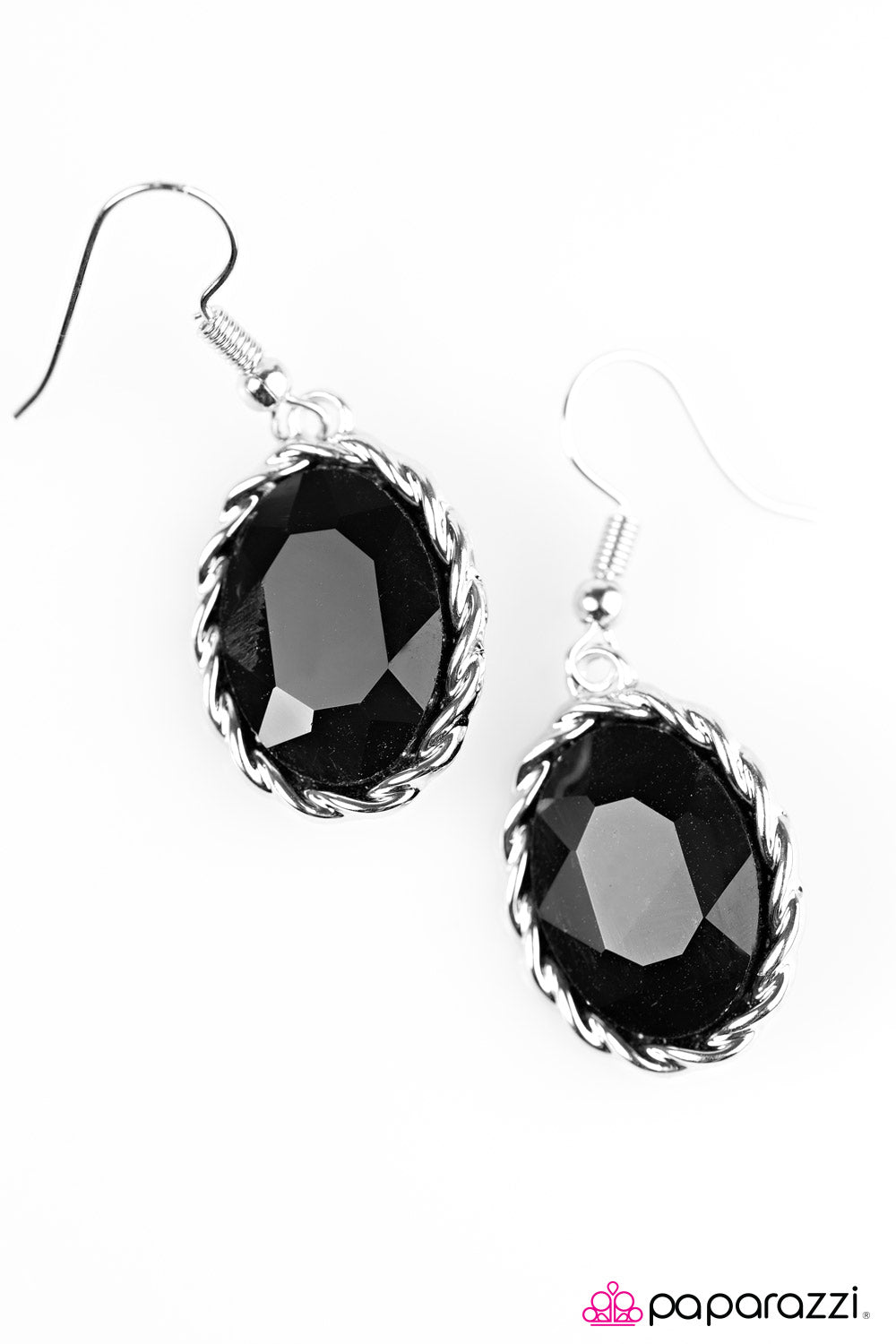Paparazzi ♥ Fit For Queens - Black ♥ Earrings