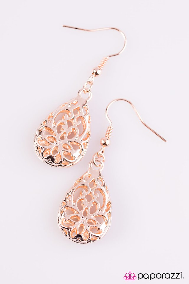 Paparazzi ♥ Rainy Radiance - Rose Gold ♥ Earrings