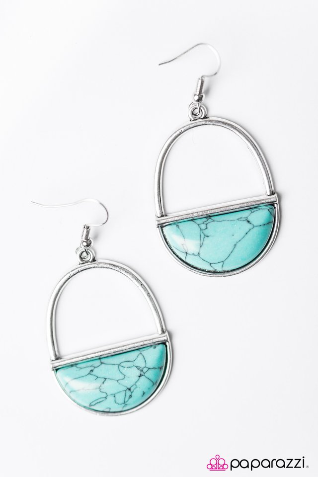Paparazzi ♥ Stone Horizons - Blue ♥ Earrings