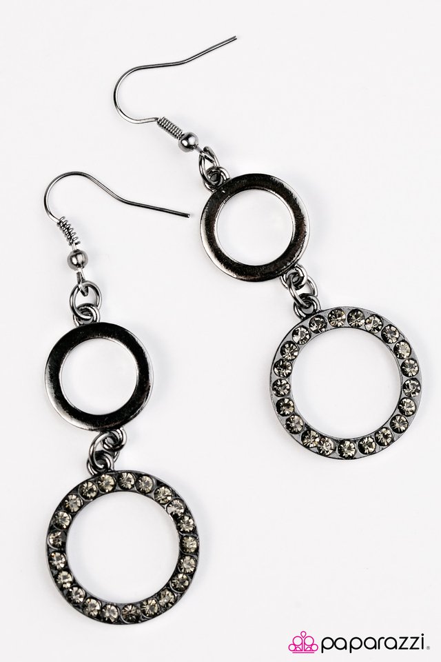 Paparazzi ♥ Classy and Bubbly - Black ♥ Earrings