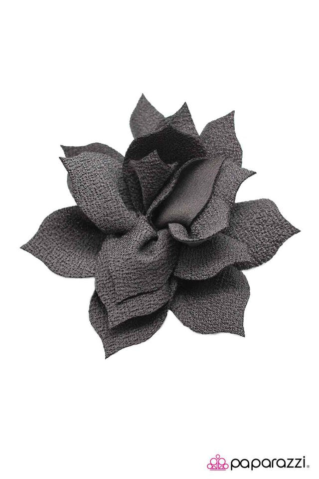 Paparazzi ♥ All Puffed Up - Silver ♥ Hair Clip