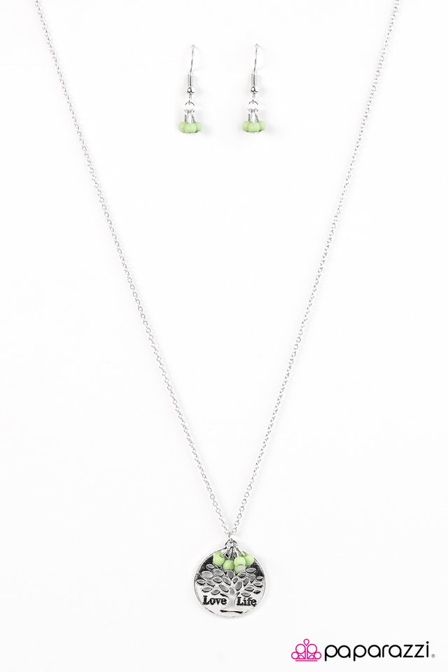 Paparazzi ♥ Life Is Lovely - Green ♥ Necklace
