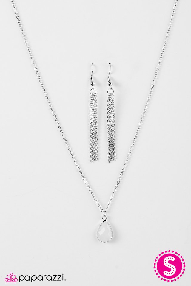Paparazzi ♥ Deep Waters - White ♥ Necklace