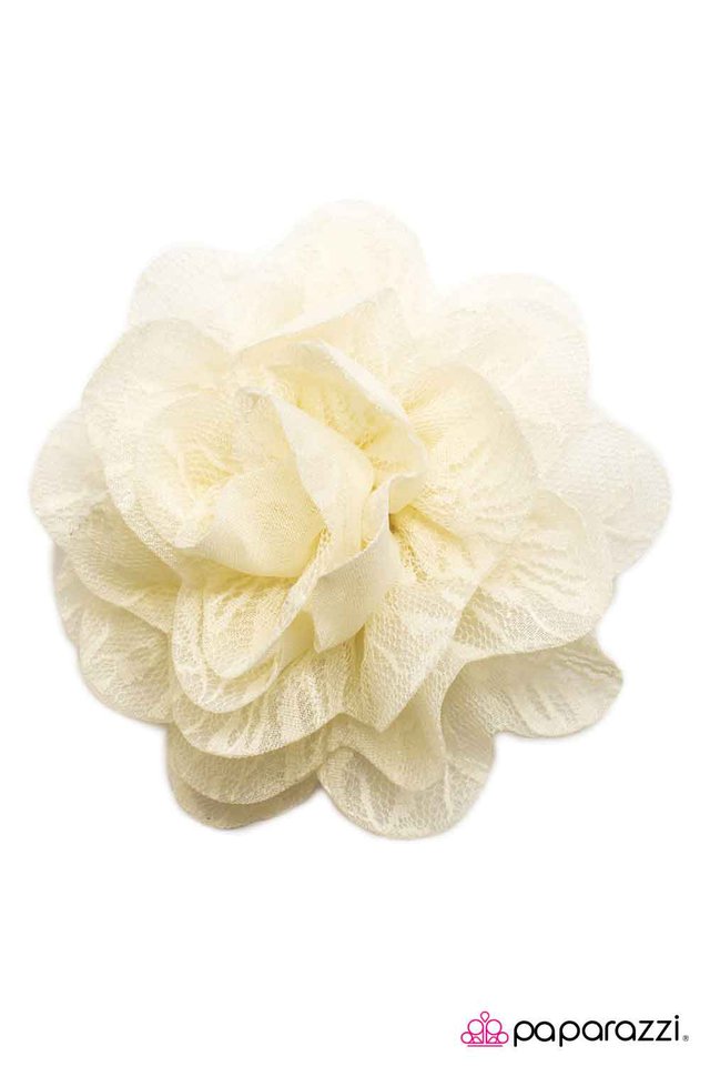 Paparazzi ♥ Laced with Grace - White ♥ Hair Clip