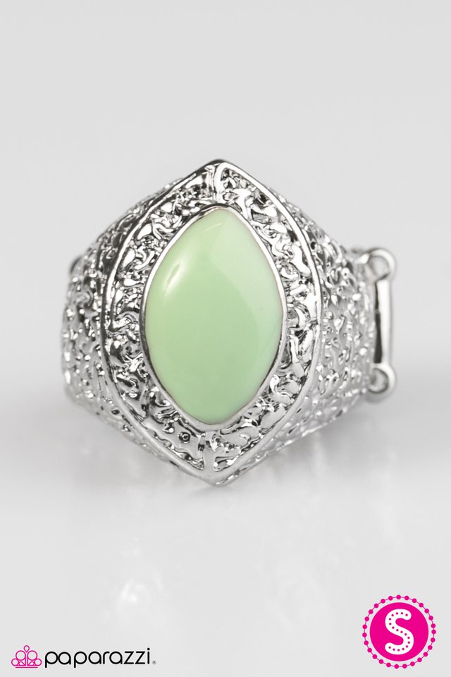 Paparazzi ♥ Summer Vibes - Green ♥ Ring