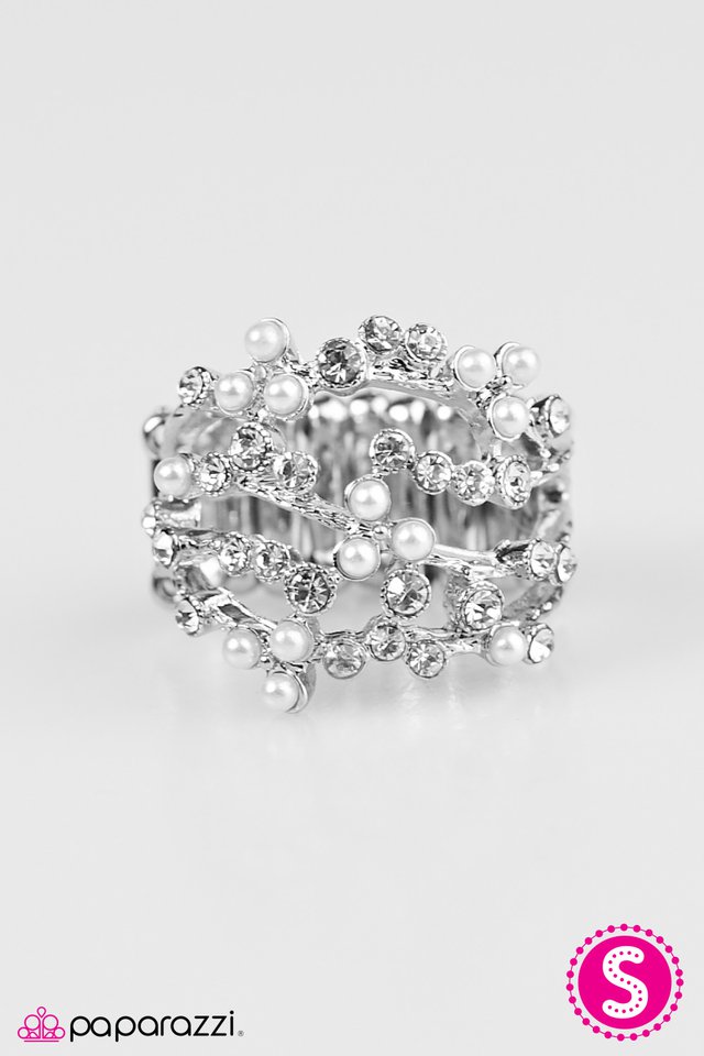 Paparazzi ♥ Breathless Beauty - White ♥ Ring