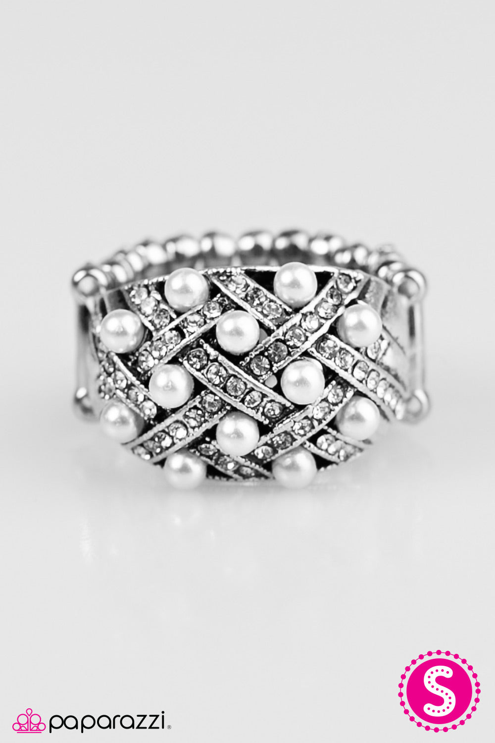 Paparazzi ♥ Fashionably Fabulous - White ♥ Ring