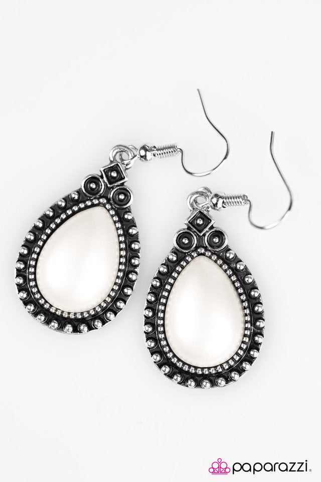 Paparazzi ♥ Bali Bliss - White ♥ Earrings