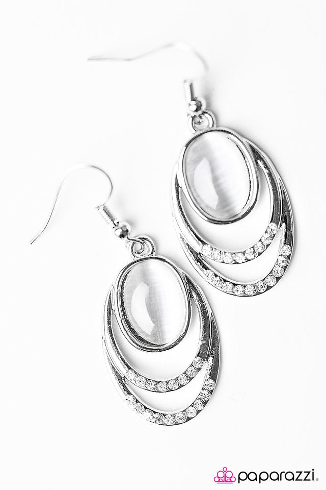 Paparazzi ♥ Moonlight Over Paris - White ♥ Earrings