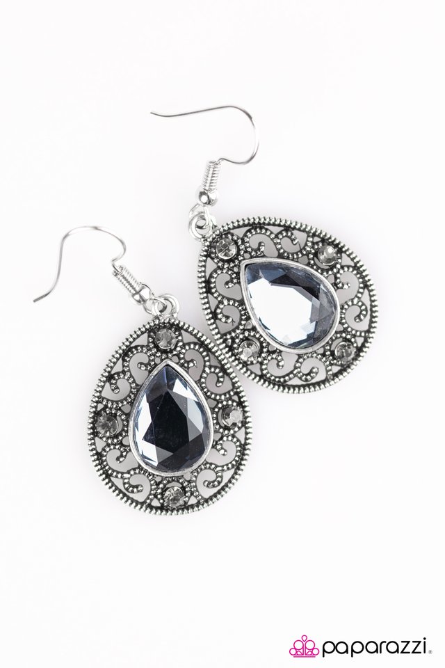 Paparazzi ♥ Queen Monarch - Silver ♥ Earrings
