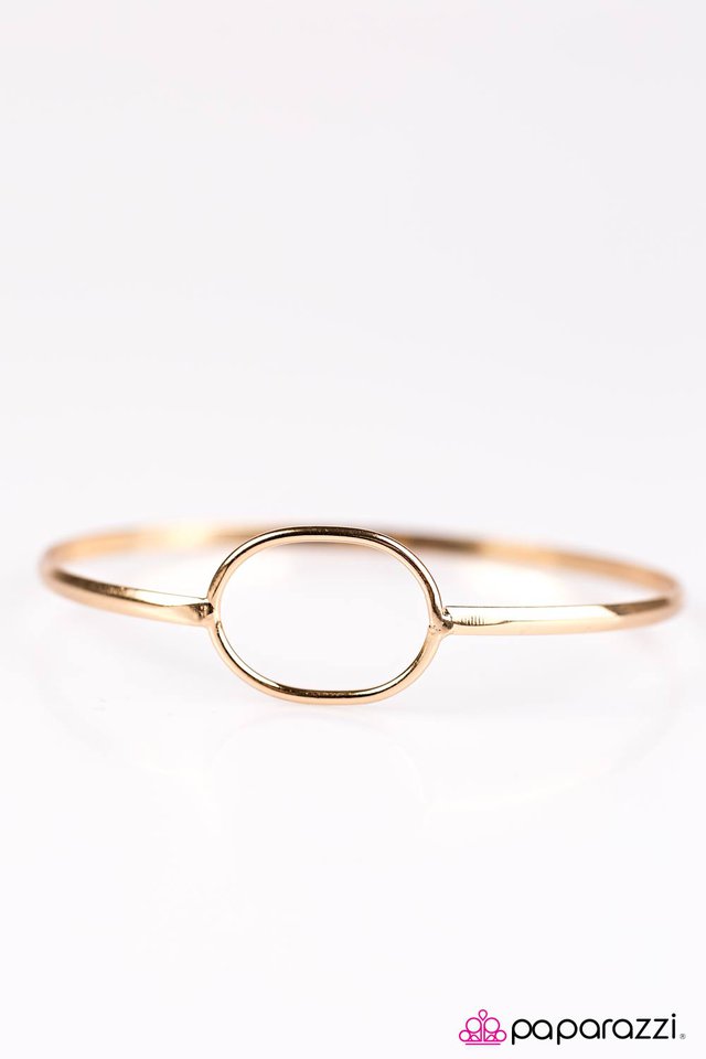 Paparazzi ♥ Feeling Centered - Gold ♥ Bracelet