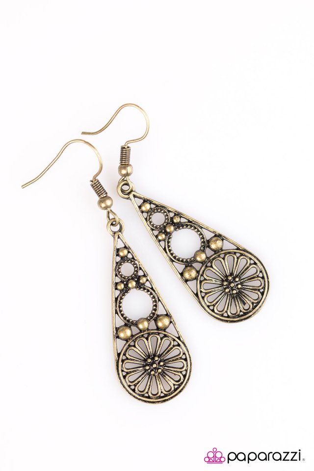Paparazzi ♥ Let It Bloom - Brass ♥ Earrings