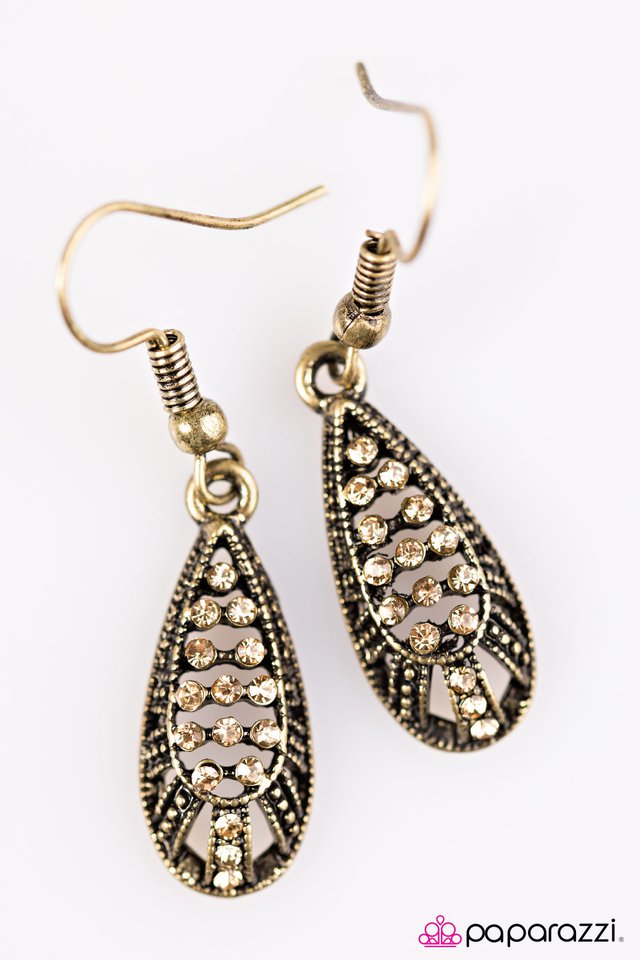 Paparazzi ♥ Dropping Perfection - Brass ♥ Earrings