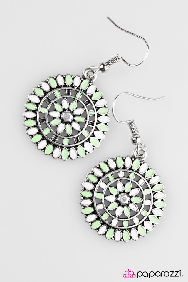 Paparazzi ♥ Flowers and Ferris Wheels - Green ♥ Earrings