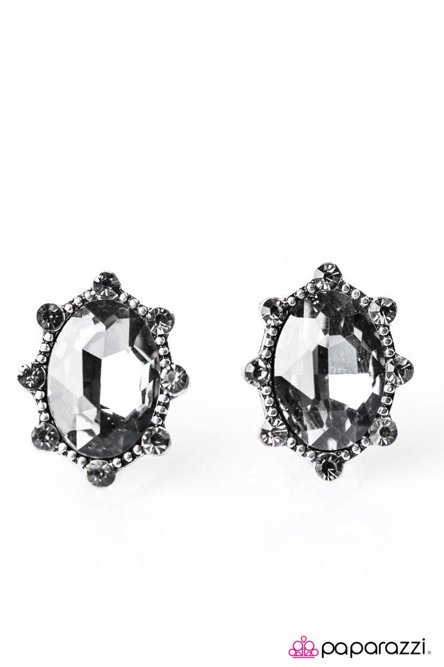 Paparazzi ♥ Truly Kissable - Silver Post ♥ Post Earrings