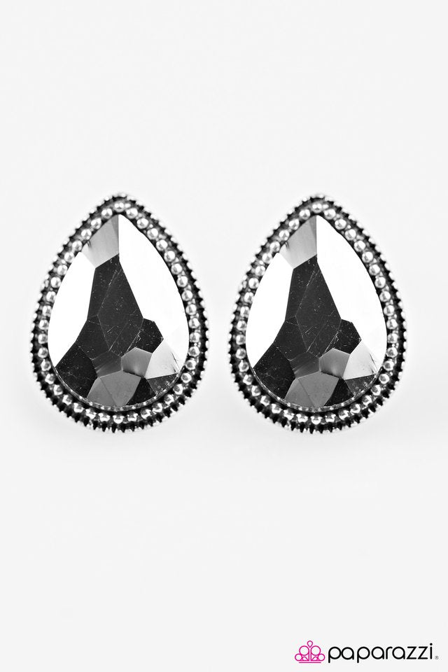 Paparazzi ♥ Big City Romance - Silver Post ♥ Post Earrings