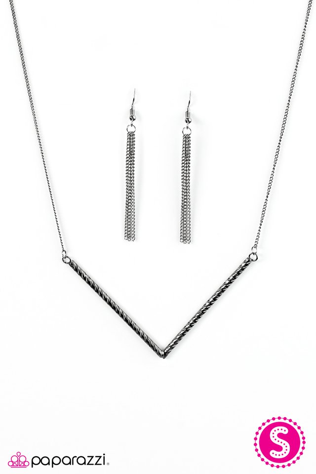 Paparazzi ♥ Point It Out - Black ♥ Necklace