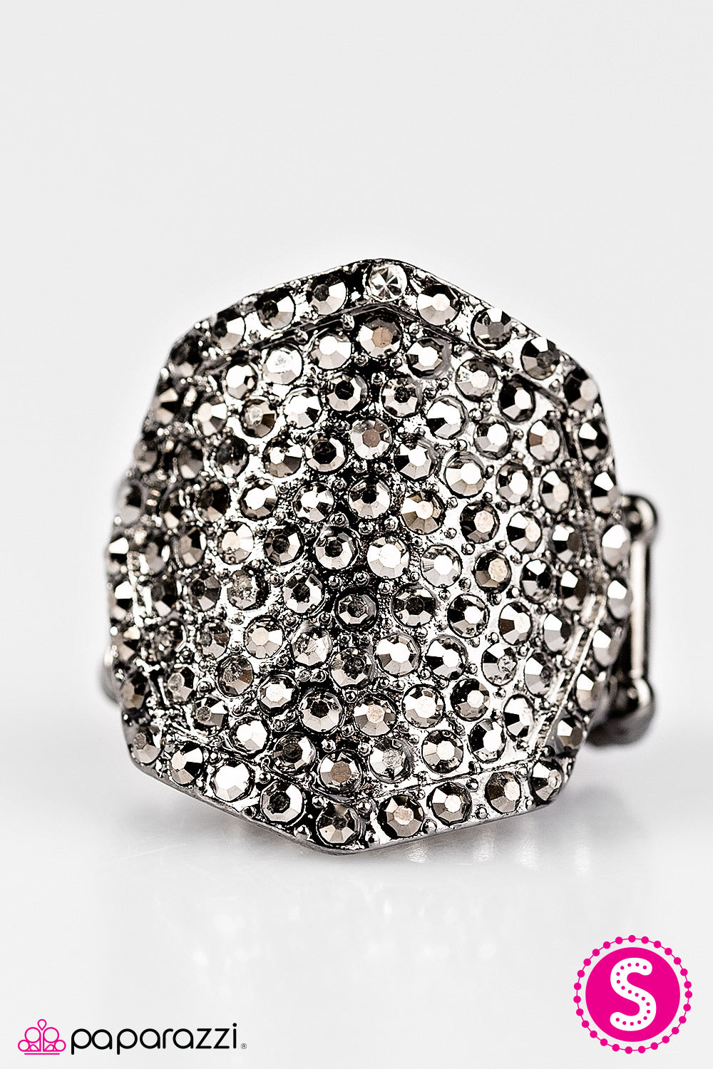 Paparazzi ♥ Shield Of Sparkle - Black ♥ Ring