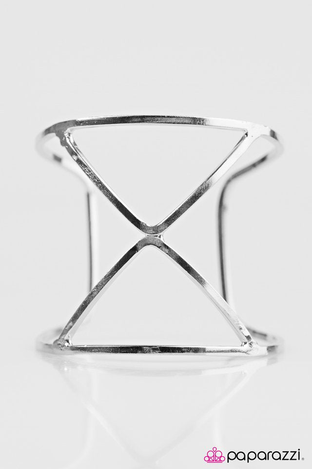 Paparazzi ♥ Totally Unde-NILE-able - Silver ♥ Bracelet