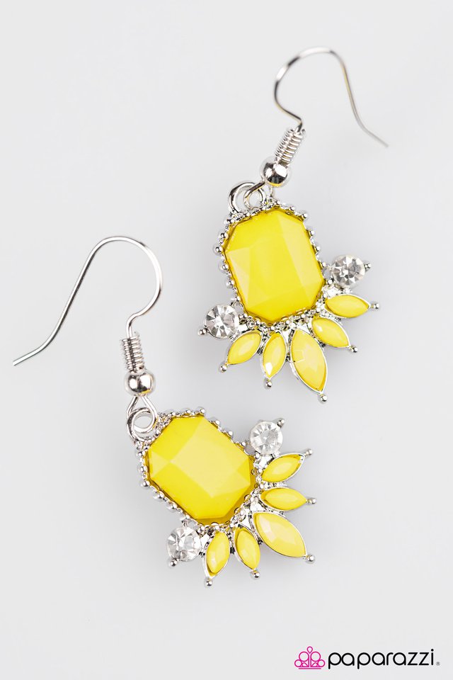 Paparazzi ♥ Portland Party - Yellow ♥ Earrings